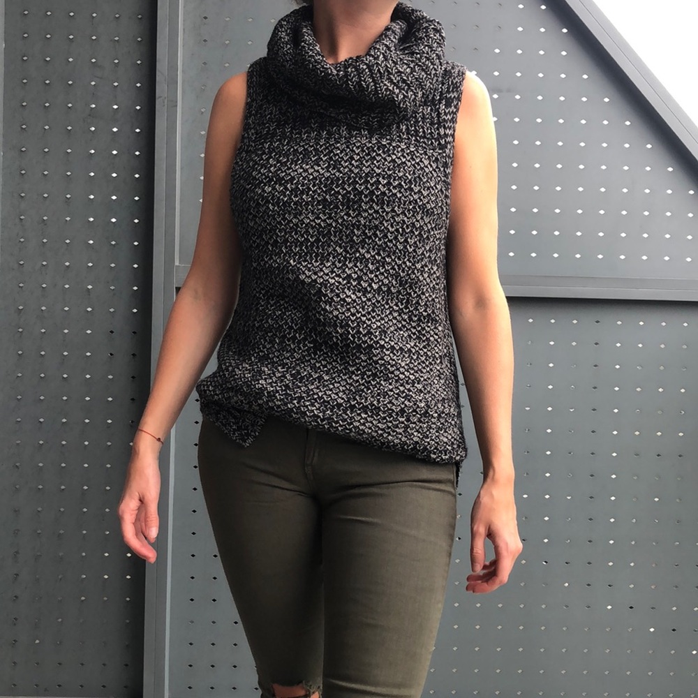Banana republic sleeveless sweater size xs